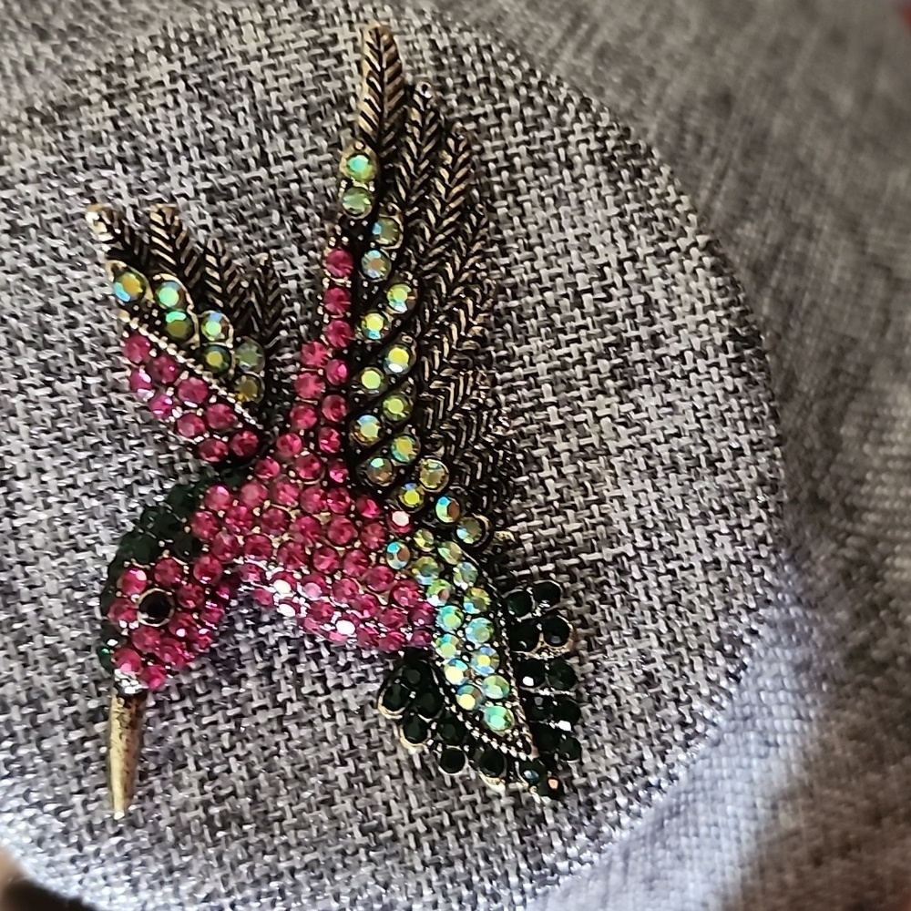 Hummingbird Rhinestone Brooch Pin - Red Green Blue - Picture 1 of 4